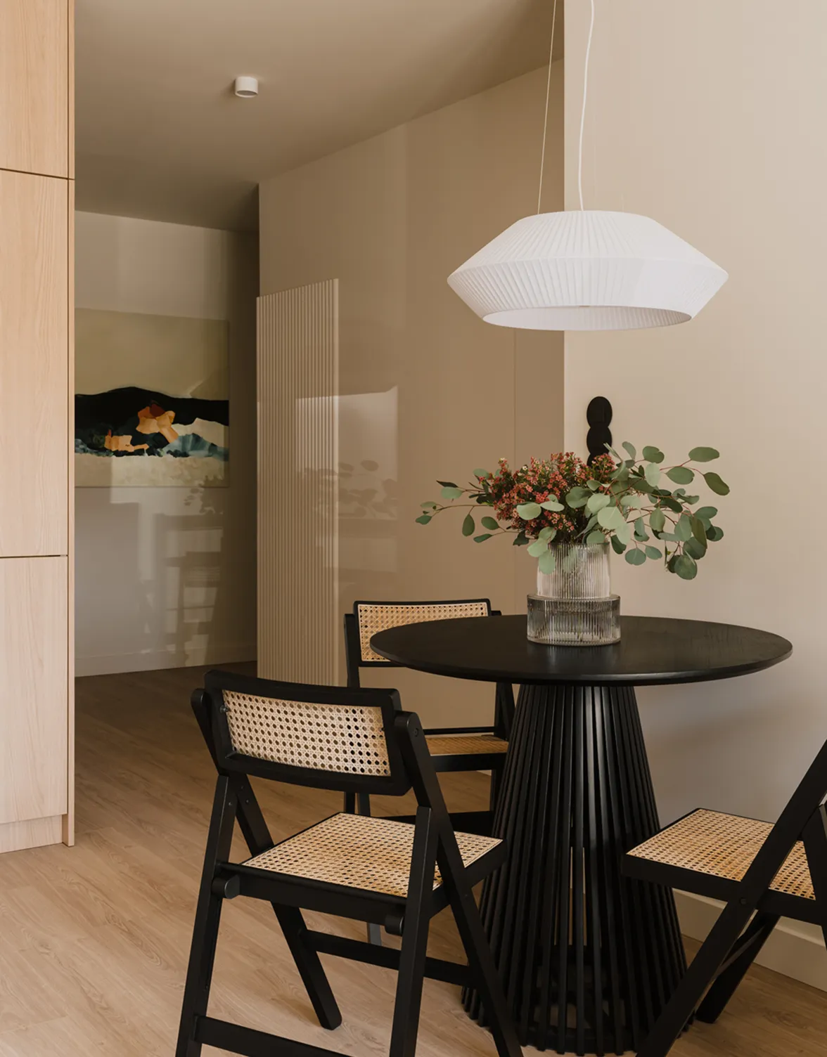 Salon z Kuchnią w projekcie Ziębicka 30, projekt wnętrza prywatnego NAM STUDIO